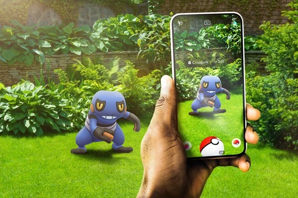 Pokémon Go یک بازی واقعیت افزوده (AR) پیشگامانه است که توسط Niantic با همکاری The Pokémon Company ساخته شده است.